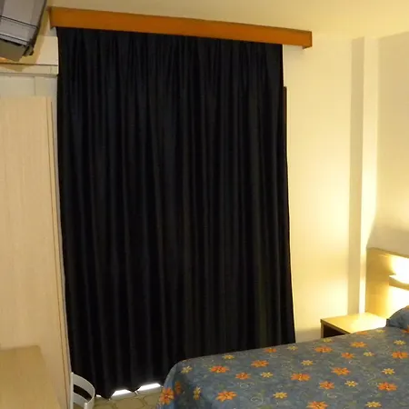 Hotel Santa Cruz 3*